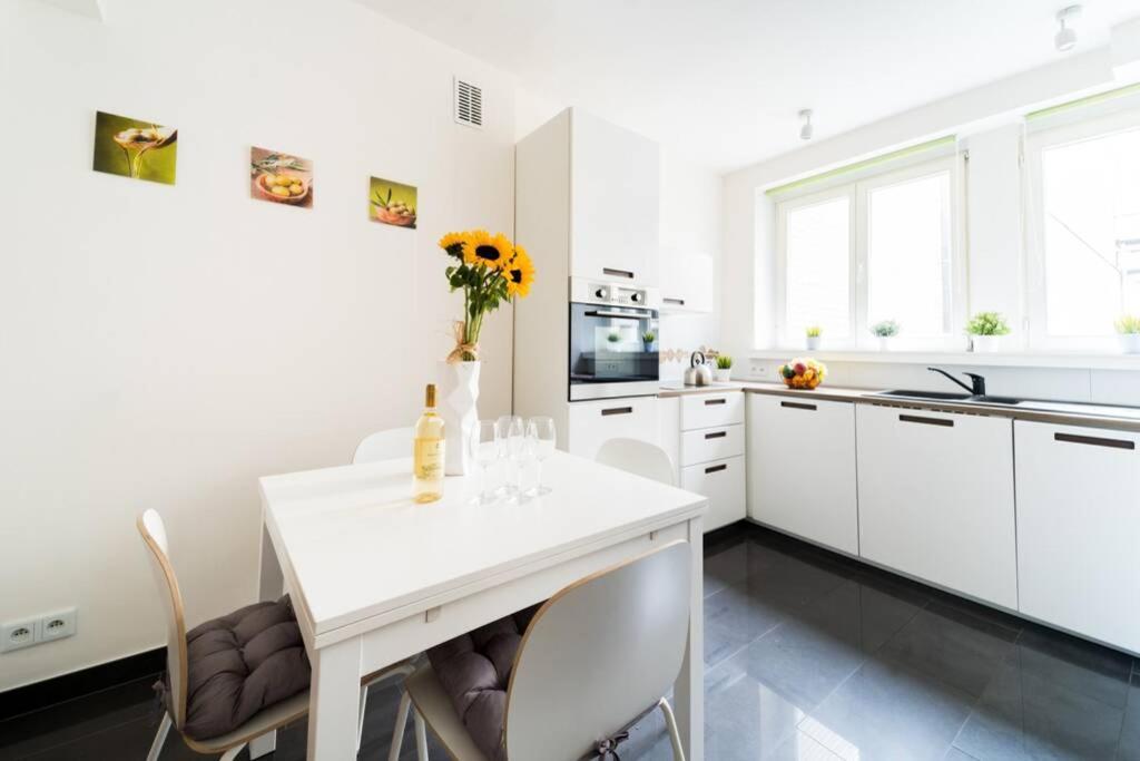 3 Rooms Big Apartment - 150 M Town Hall - Nice Design Breslau Exterior foto